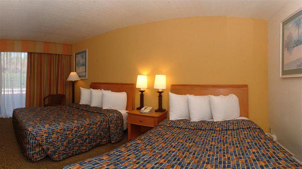 Days Inn By Wyndham Neptune Beach شاطئ جاكسونفيل المظهر الخارجي الصورة