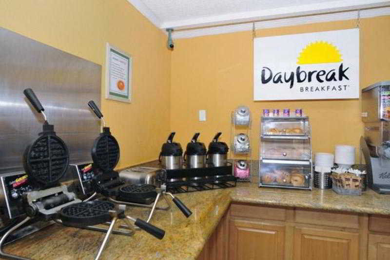 Days Inn By Wyndham Neptune Beach شاطئ جاكسونفيل المظهر الخارجي الصورة