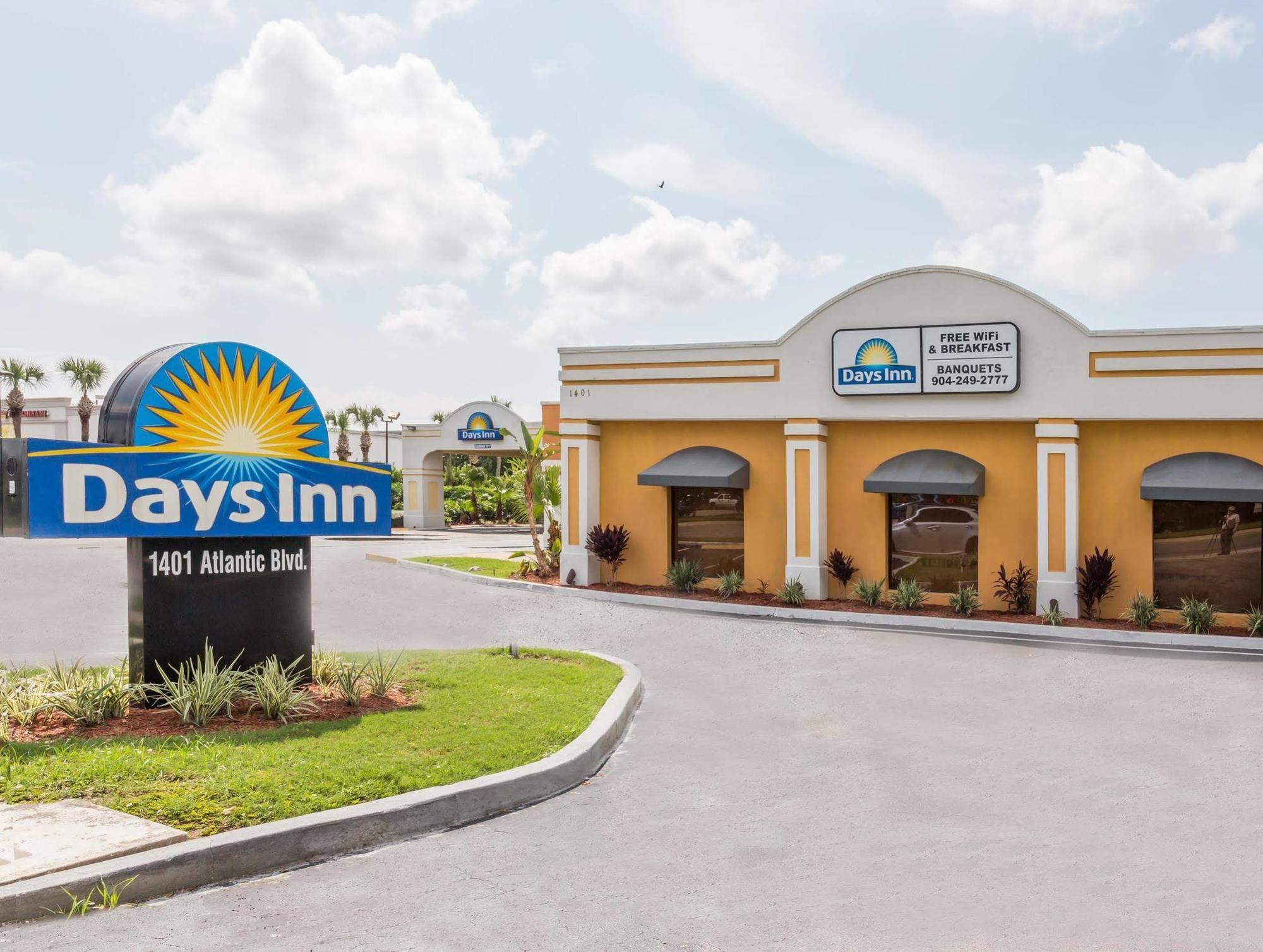 Days Inn By Wyndham Neptune Beach شاطئ جاكسونفيل المظهر الخارجي الصورة