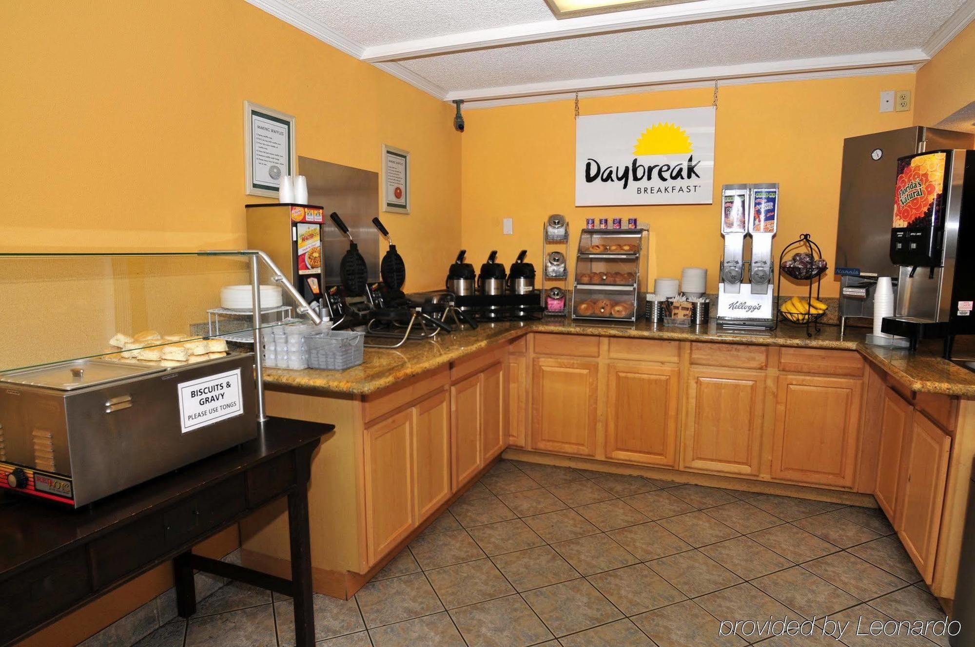 Days Inn By Wyndham Neptune Beach شاطئ جاكسونفيل المظهر الخارجي الصورة