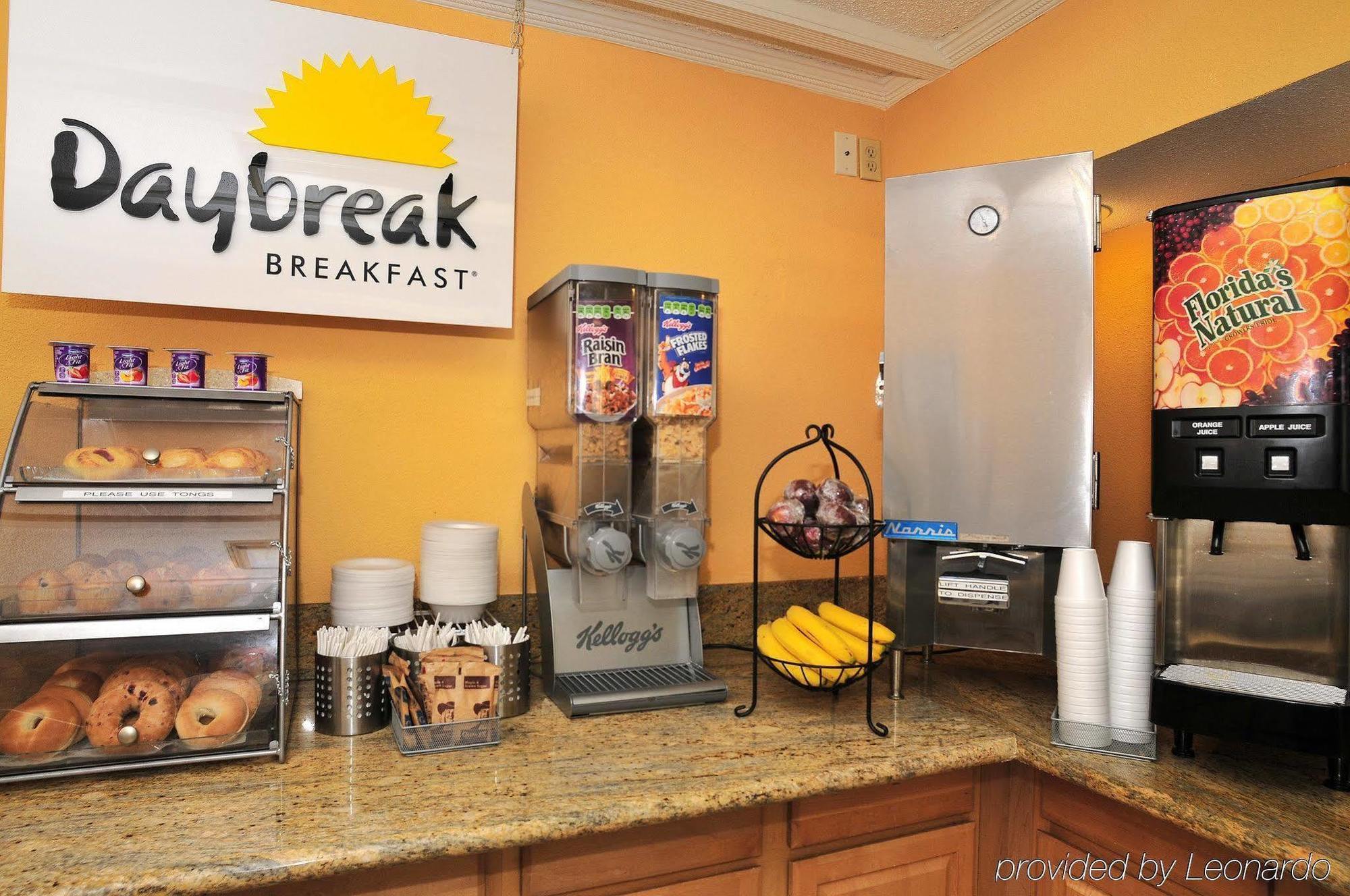 Days Inn By Wyndham Neptune Beach شاطئ جاكسونفيل المظهر الخارجي الصورة