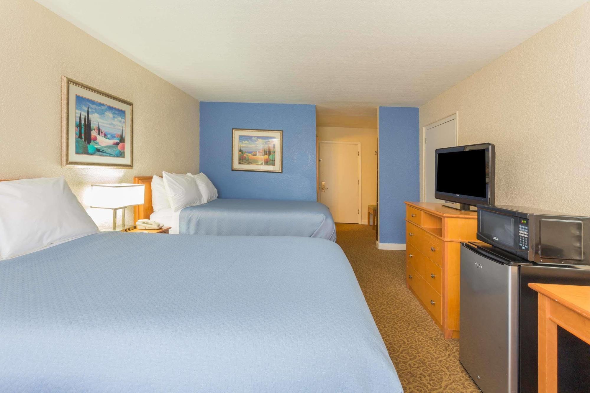 Days Inn By Wyndham Neptune Beach شاطئ جاكسونفيل المظهر الخارجي الصورة
