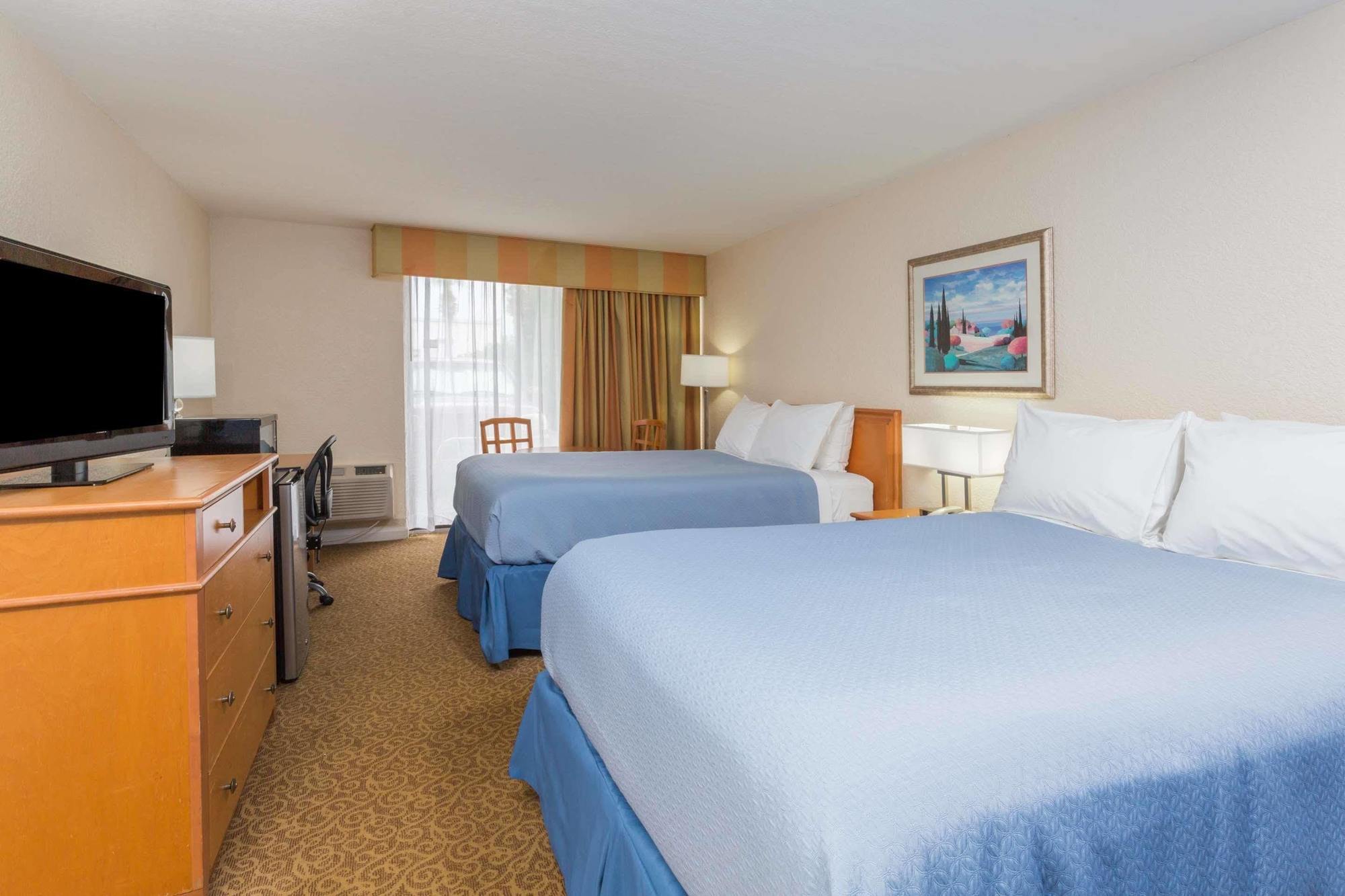 Days Inn By Wyndham Neptune Beach شاطئ جاكسونفيل المظهر الخارجي الصورة
