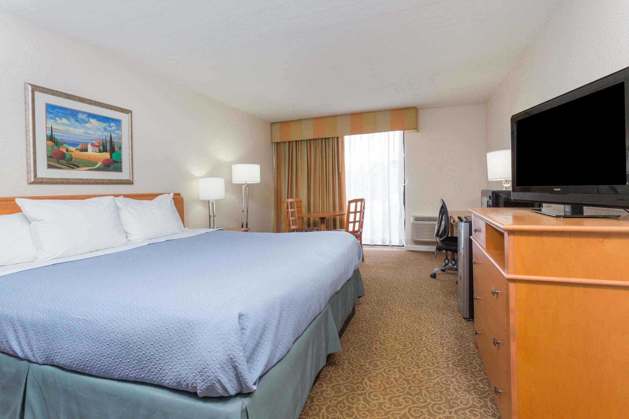 Days Inn By Wyndham Neptune Beach شاطئ جاكسونفيل المظهر الخارجي الصورة