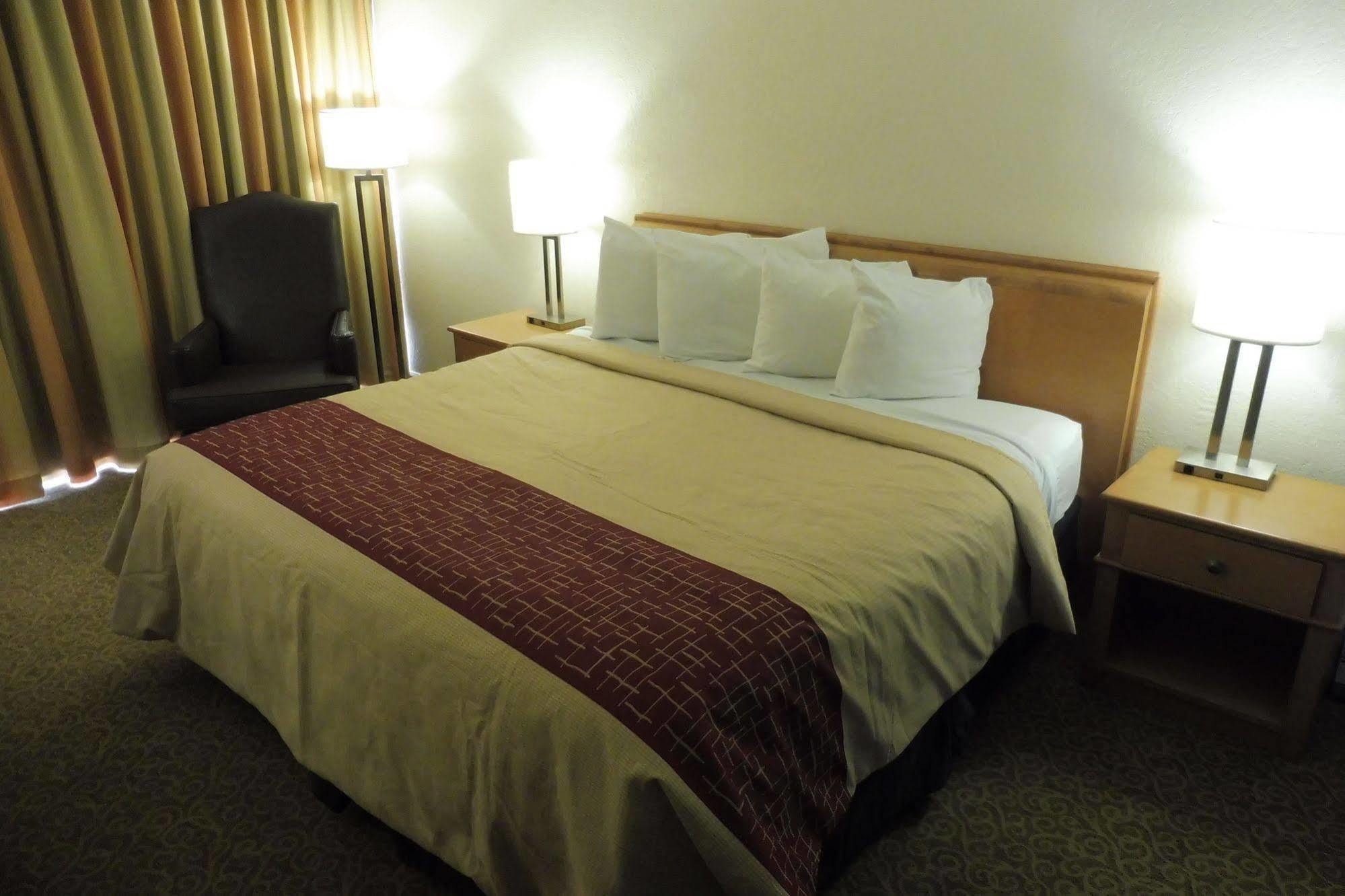 Days Inn By Wyndham Neptune Beach شاطئ جاكسونفيل المظهر الخارجي الصورة